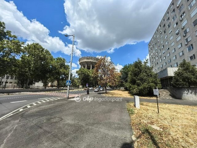 Eladó panellakás, Debrecenben 64.7 M Ft, 3 szobás