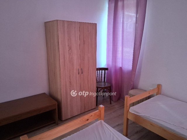Eladó családi ház, Balatonalmádiban 220 M Ft, 10 szobás