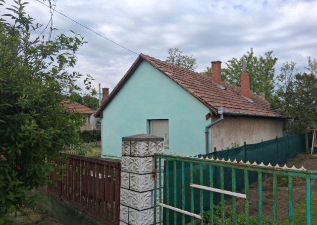 Eladó családi ház, Mezőcsáton 7.5 M Ft, 1+1 szobás