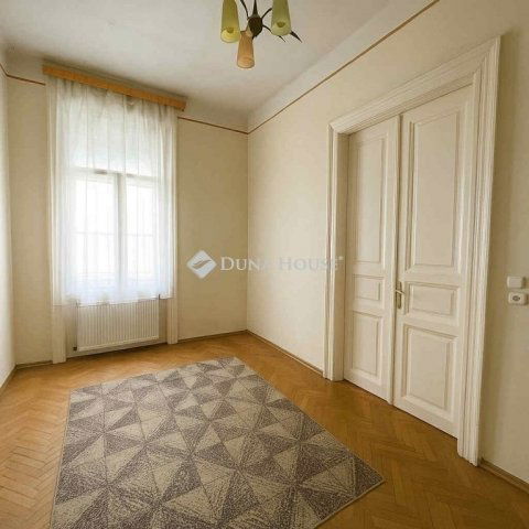 Eladó téglalakás, Budapesten, VI. kerületben 99.9 M Ft, 2 szobás