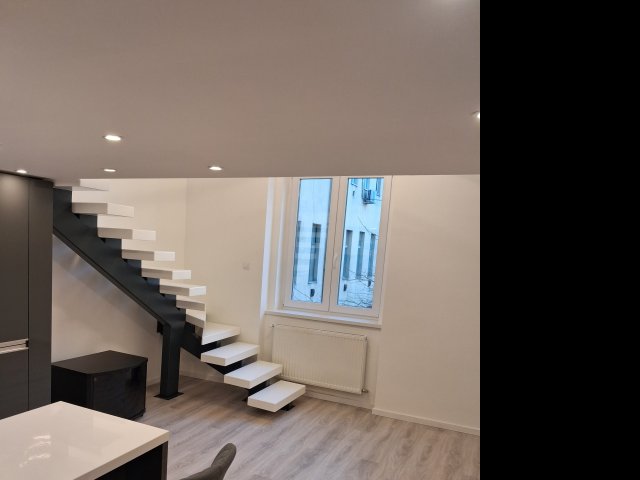 Eladó téglalakás, Budapesten, VI. kerületben, Aradi utcában