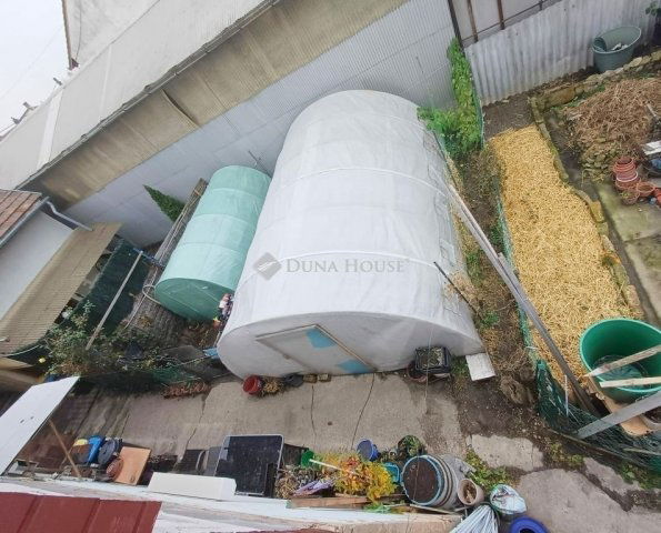 Eladó családi ház, Budapesten, XV. kerületben 75 M Ft