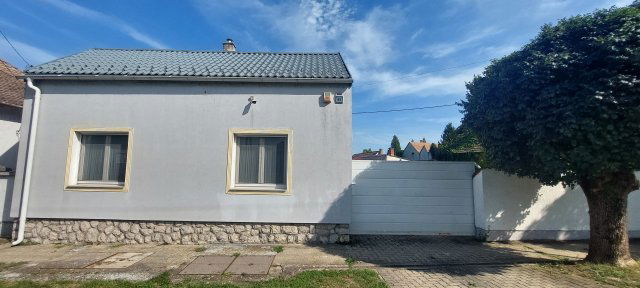 Eladó családi ház, Dombóváron 42.5 M Ft, 3 szobás