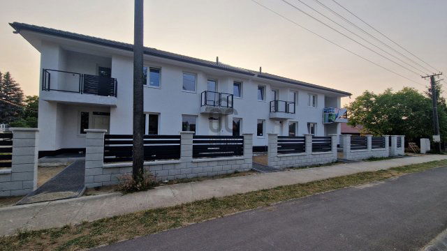 Eladó ikerház, Bocskaikerten 86 M Ft, 4 szobás
