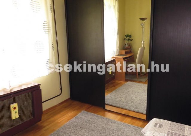 Kiadó téglalakás, albérlet, Pécsett 120 E Ft / hó, 1 szobás