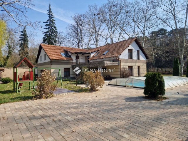 Eladó nyaraló, Balatonszemesen 420 M Ft, 16 szobás