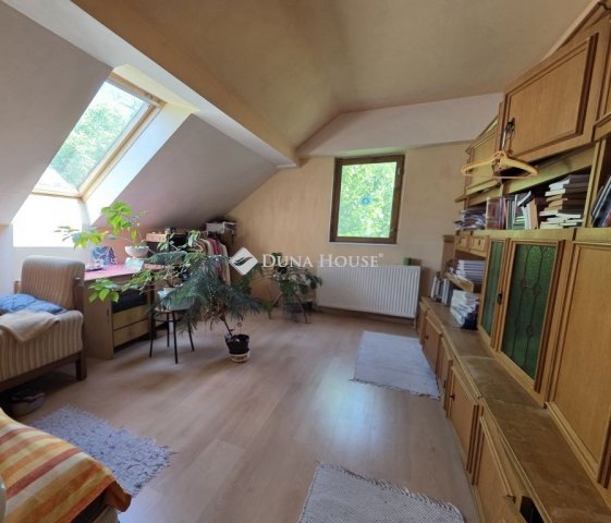 Eladó családi ház, Szegeden 99.5 M Ft, 8 szobás