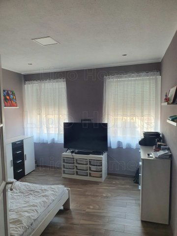 Eladó családi ház, Bicskén 158 M Ft, 4+2 szobás