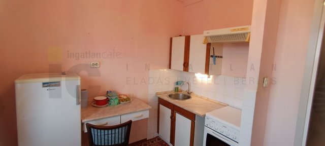 Eladó panellakás, Szegeden 38 M Ft, 1 szobás