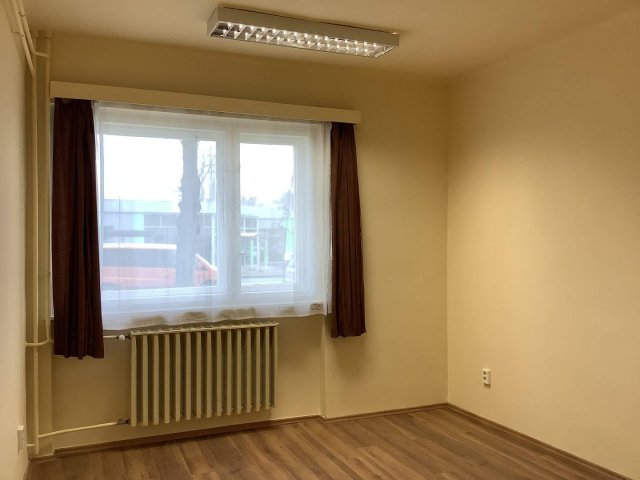 Kiadó iroda, Békéscsabán 40 E Ft / hó, 1 szobás