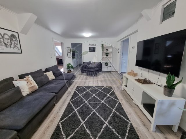 Eladó téglalakás, Gyulán 65 M Ft, 5 szobás