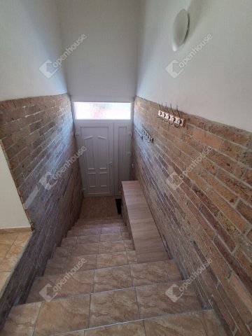Kiadó családi ház, albérlet, Komáromban 1300 E Ft / hó