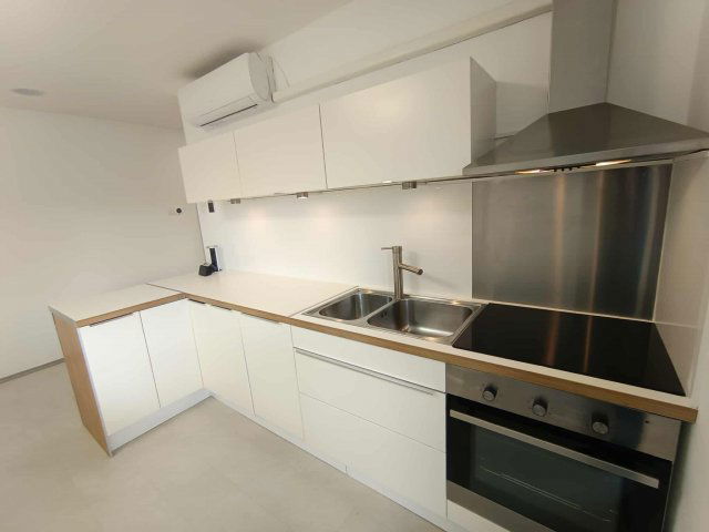 Eladó téglalakás, Komlón 34.4 M Ft, 2 szobás