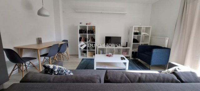 Eladó téglalakás, Pécsett 67.9 M Ft, 1+2 szobás