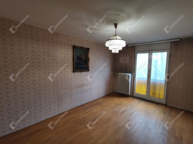 Eladó panellakás, Székesfehérvárott 50.99 M Ft, 4 szobás