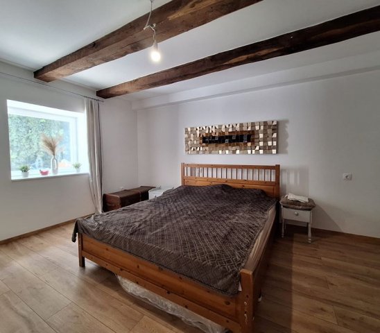 Eladó családi ház, Válluson 69.9 M Ft, 2 szobás