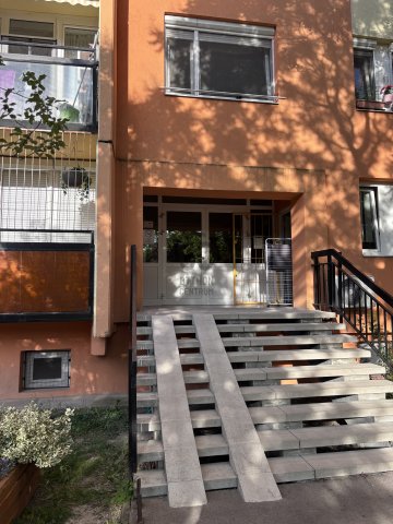 Eladó panellakás, Budaörsön 91.5 M Ft, 3 szobás
