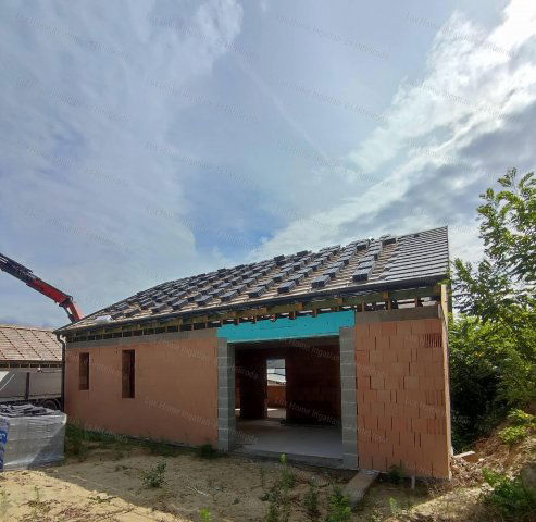 Eladó sorház, Tatabányán 67 M Ft, 3 szobás