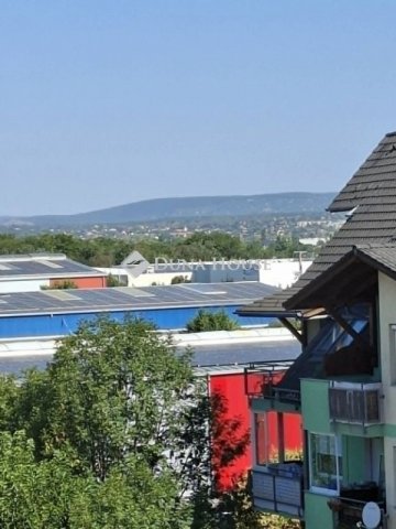 Eladó téglalakás, Szigetszentmiklóson 66.4 M Ft, 2+2 szobás
