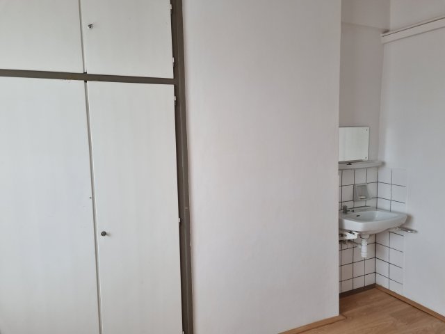Kiadó iroda, Pécsett 110 E Ft / hó, 3 szobás