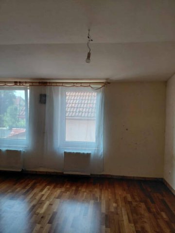 Eladó családi ház, Pilisvörösváron 99 M Ft, 5 szobás