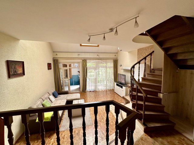 Eladó ikerház, Szegeden 142.9 M Ft, 5 szobás