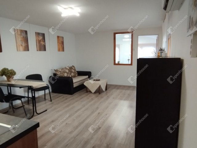 Eladó családi ház, Győrött 22.5 M Ft, 1 szobás