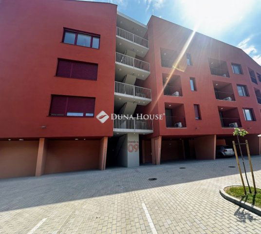 Kiadó téglalakás, albérlet, Győrött, Domb utcában, 1 szobás