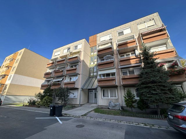 Eladó panellakás, Győrött 31.5 M Ft, 1 szobás