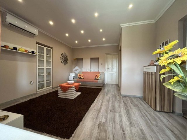 Eladó családi ház, Veszprémben 84.9 M Ft, 2 szobás