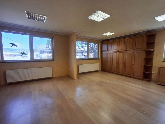 Kiadó ipari ingatlan, Tatabányán 800 E Ft / hó, 4 szobás