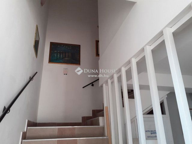 Eladó nyaraló, Fonyódon 512 M Ft, 11 szobás