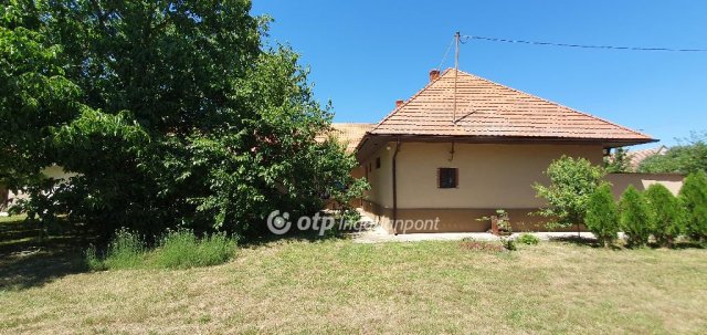 Eladó családi ház, Csöglén 67.9 M Ft, 4 szobás
