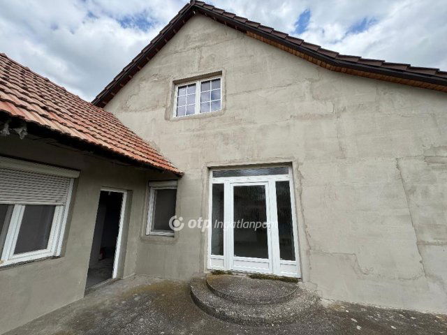 Eladó családi ház, Forráskúton 44 M Ft, 5 szobás