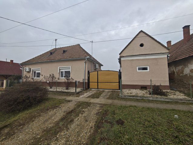 Eladó családi ház, Csöngén 24.5 M Ft, 3 szobás