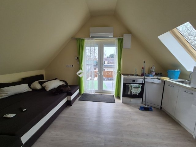 Eladó nyaraló, Balatonkenesén 95 M Ft, 6 szobás