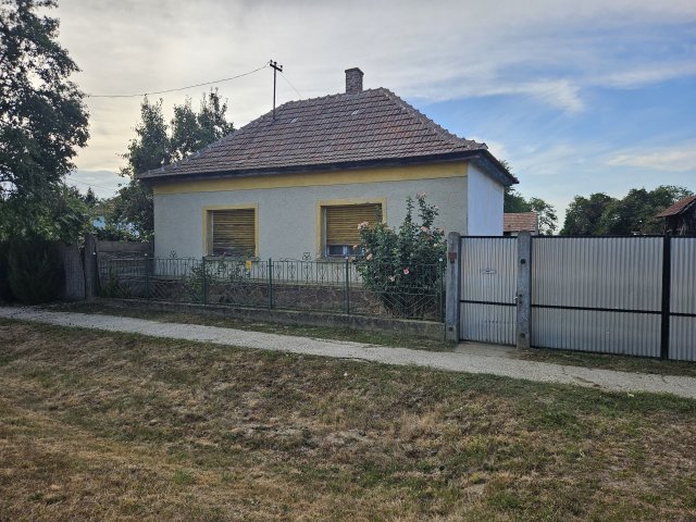 Eladó családi ház, Rábasebesen 12 M Ft, 3 szobás