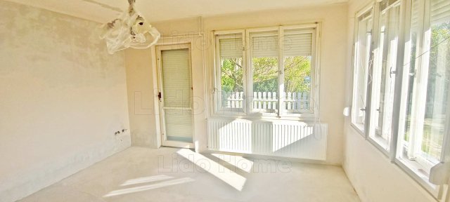 Eladó családi ház, Keszthelyen 109.9 M Ft, 6 szobás