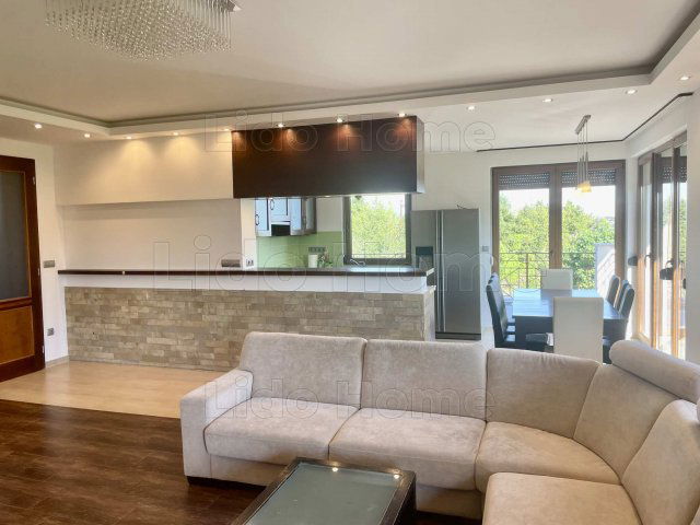 Eladó családi ház, Hévízen 196.9 M Ft, 5 szobás