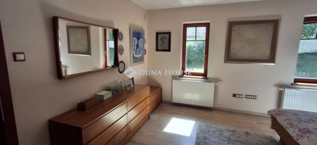 Eladó családi ház, Kisorosziban 272 M Ft, 5 szobás