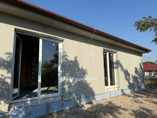 Eladó ikerház, Ácson 50 M Ft, 1+3 szobás / költözzbe.hu
