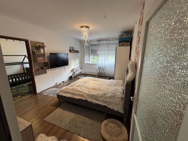 Eladó panellakás, Szegeden 54 M Ft, 3 szobás