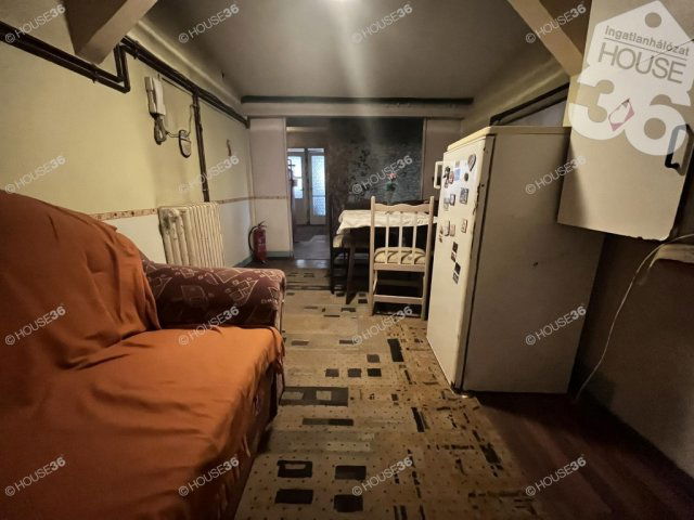 Eladó családi ház, Szabadszálláson 37 M Ft, 10 szobás