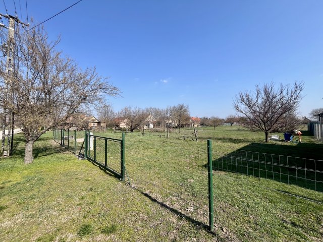 Eladó családi ház, Ádándon 72.7 M Ft, 4 szobás