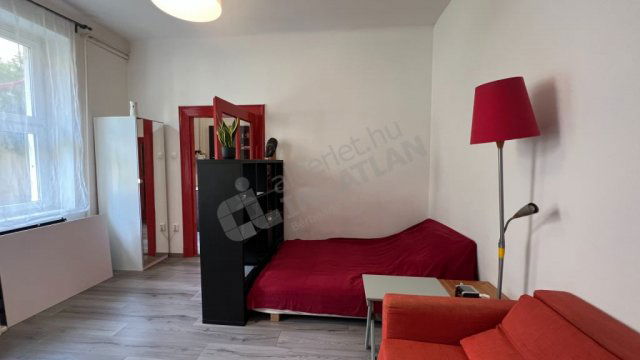 Eladó téglalakás, Budapesten, III. kerületben, Selmeci utcában