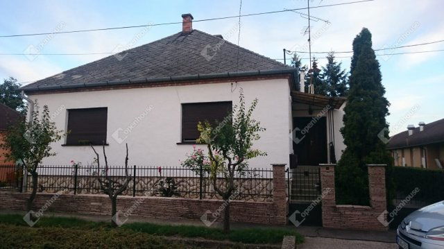 Eladó családi ház, Bábolnán 43.9 M Ft, 3 szobás