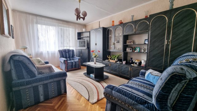 Eladó panellakás, Nyíregyházán 49.5 M Ft, 4 szobás