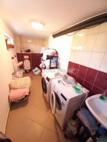 Eladó családi ház, Veszprémben 130 M Ft, 4 szobás