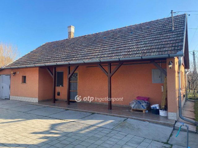 Eladó családi ház, Abonyban 29.9 M Ft, 1 szobás