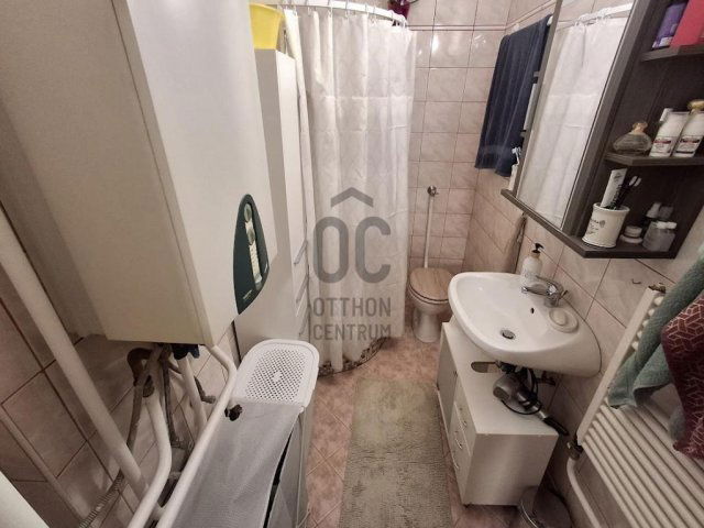 Eladó téglalakás, Cegléden 41.9 M Ft, 3 szobás